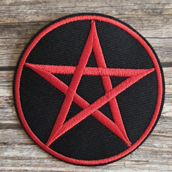 Pentagram Star Red And Black Witch Wicca Goth Iron On Patch - Picture 1 of 2